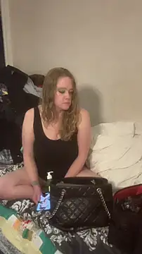 Snapshot of amandatheblondewife chatting on 01.16.26 amandatheblondewife online show from 01.16.26