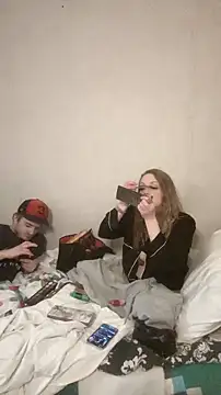 Snapshot of amandatheblondewife chatting on 01.18.26 amandatheblondewife online show from 01.18.26