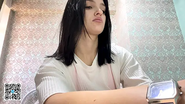 Snapshot of SorayaTrieger chatting on 10.17.25 SorayaTrieger online show from 10.17.25