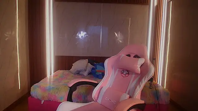 Snapshot of Eva_Feller69 chatting on 12.16.25 Eva Feller69 online show from 12.16.25