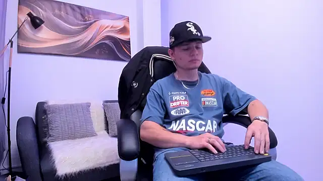 Leoo Miller online show from 11.14.25