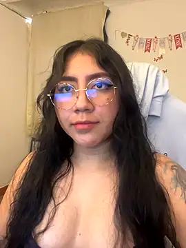 Snapshot of LoveLyy- chatting on 10.05.25 LoveLyy- online show from 10.05.25