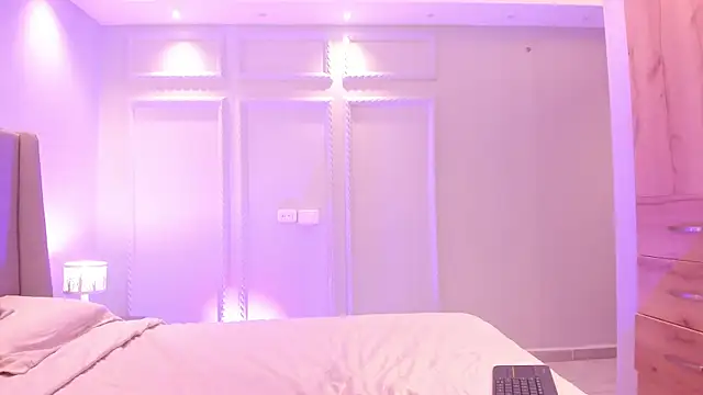 Snapshot of ShanonFox1 chatting on 10.05.25 ShanonFox1 online show from 10.05.25