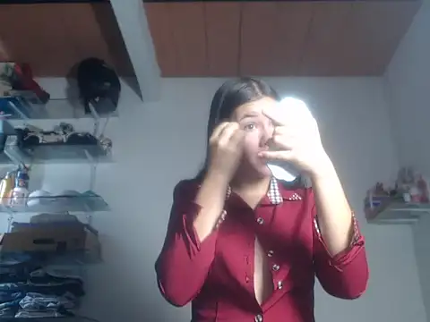 Snapshot of Saraa_loove chatting on 10.20.25 Saraa loove online show from 10.20.25