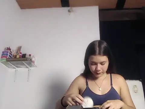 Snapshot of Saraa_loove chatting on 10.27.25 Saraa loove online show from 10.27.25