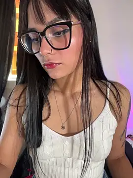 AlannaDollx online show from 11.19.25