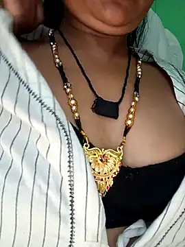 Snapshot of Rashmi_011 chatting on 12.04.25 Rashmi 011 online show from 12.04.25