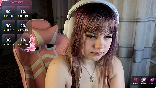 Snapshot of KristiBloom chatting on 03.20.26 KristiBloom online show from 03.20.26