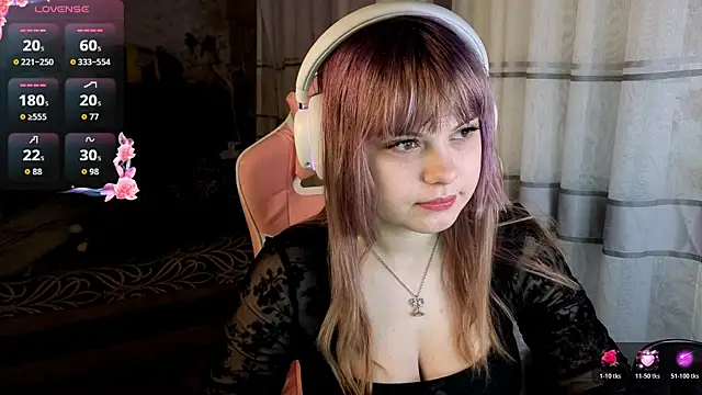 Snapshot of KristiBloom chatting on 03.24.26 KristiBloom online show from 03.24.26