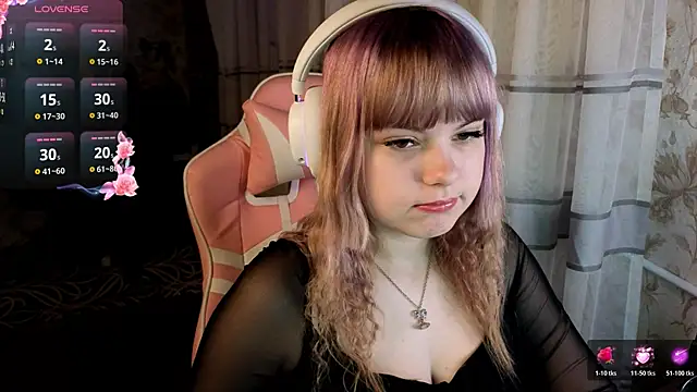 Snapshot of KristiBloom chatting on 03.25.26 KristiBloom online show from 03.25.26