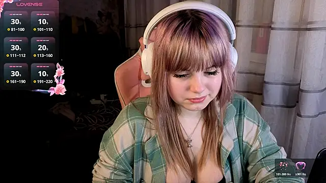 Snapshot of KristiBloom chatting on 03.29.26 KristiBloom online show from 03.29.26