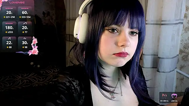 Snapshot of KristiBloom chatting on 03.31.26 KristiBloom online show from 03.31.26