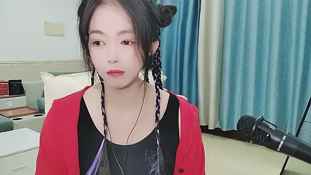 Snapshot of Q_Yumi chatting on 10.22.25 Q Yumi online show from 10.22.25