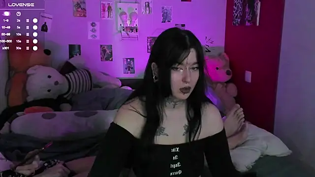 Snapshot of g4tito chatting on 11.25.25 g4tito online show from 11.25.25