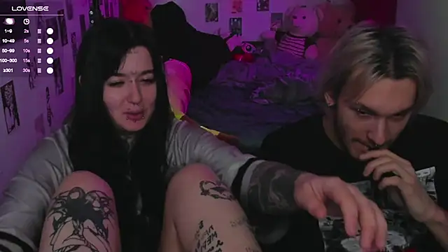 Snapshot of g4tito chatting on 12.04.25 g4tito online show from 12.04.25