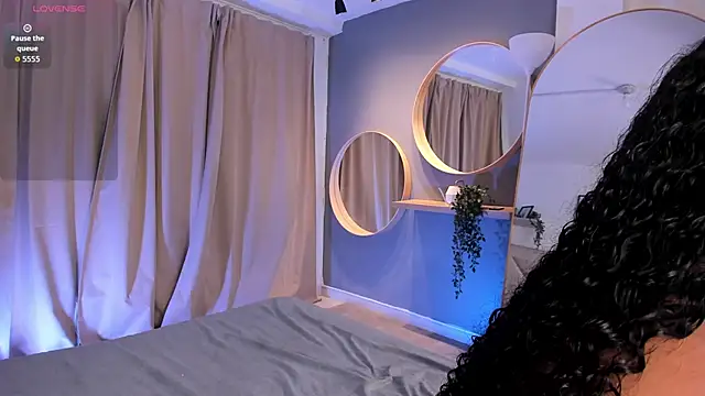 Anna and Sophia online show from 10.08.25