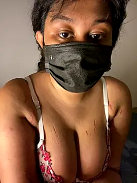 Snapshot of Monica__Bellucci__ chatting on 11.14.25 Monica Bellucci online show from 11.14.25