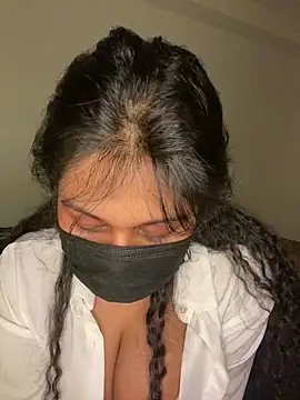 Snapshot of Monica__Bellucci__ chatting on 01.16.26 Monica Bellucci online show from 01.16.26