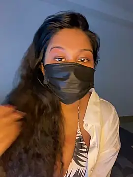 Monica  Bellucci   online show from 02.16.26