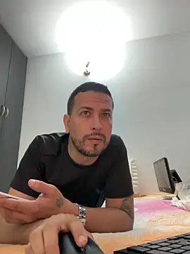 Snapshot of JX7NOVA chatting on 10.09.25 JX7NOVA online show from 10.09.25