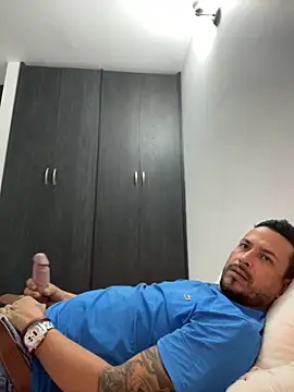 Snapshot of JX7NOVA chatting on 10.17.25 JX7NOVA online show from 10.17.25