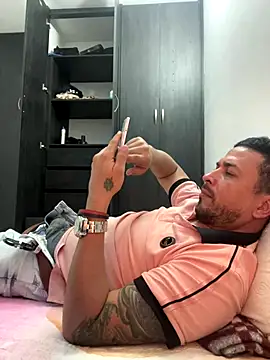 Snapshot of JX7NOVA chatting on 10.21.25 JX7NOVA online show from 10.21.25