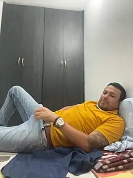 Snapshot of JX7NOVA chatting on 10.28.25 JX7NOVA online show from 10.28.25