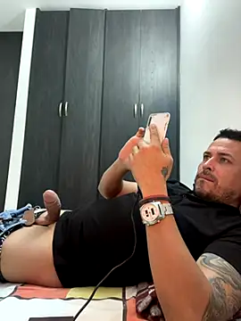 Snapshot of JX7NOVA chatting on 10.31.25 JX7NOVA online show from 10.31.25