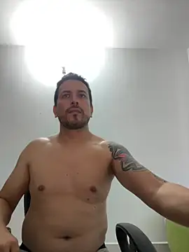 Snapshot of JX7NOVA chatting on 11.10.25 JX7NOVA online show from 11.10.25