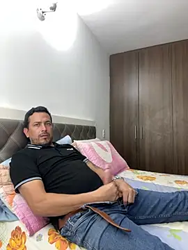 Snapshot of JX7NOVA chatting on 11.11.25 JX7NOVA online show from 11.11.25