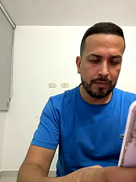 Snapshot of JX7NOVA chatting on 11.20.25 JX7NOVA online show from 11.20.25