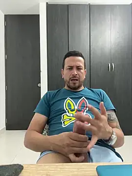 Snapshot of JX7NOVA chatting on 12.14.25 JX7NOVA online show from 12.14.25