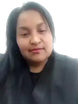 Snapshot of lucia00xx chatting on 11.05.25 lucia00xx online show from 11.05.25