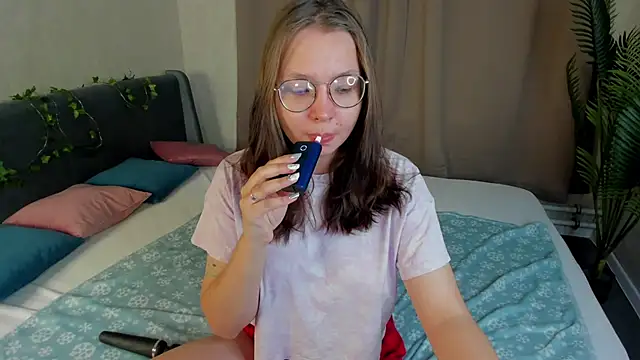 Nuura Moore online show from 11.27.25