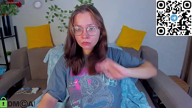 Nuura Moore online show from 12.02.25