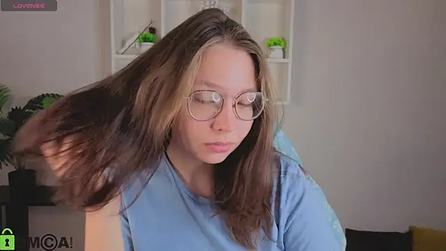 Nuura Moore online show from 01.07.26