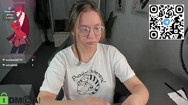 Nuura Moore online show from 02.03.26