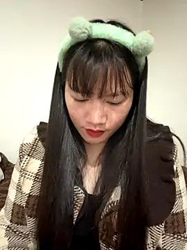 TrangNemo online show from 12.18.25