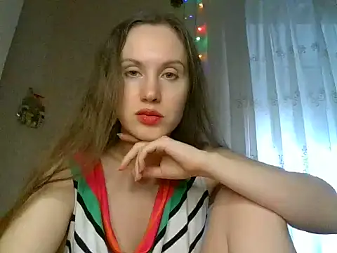 Snapshot of Lynirina chatting on 04.18.26 Lynirina online show from 04.18.26