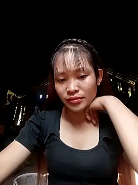 Snapshot of Young_vietnamese chatting on 10.18.25 Young vietnamese online show from 10.18.25