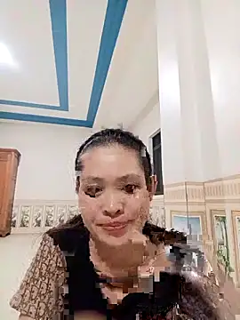 Snapshot of Young_vietnamese chatting on 10.21.25 Young vietnamese online show from 10.21.25