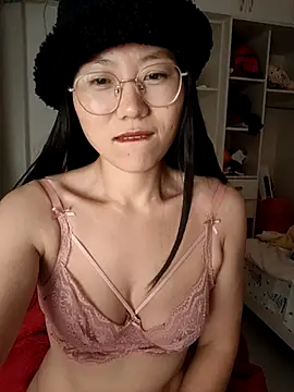 Snapshot of nini10052025 chatting on 11.26.25 nini10052025 online show from 11.26.25