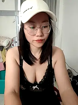 Snapshot of nini10052025 chatting on 12.23.25 nini10052025 online show from 12.23.25