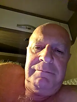 Snapshot of rudy-kralik chatting on 02.18.26 rudy-kralik online show from 02.18.26