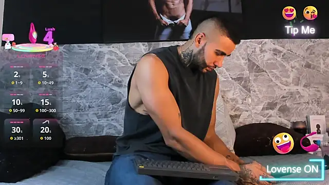 Snapshot of Danny_Willson chatting on 10.21.25 Danny Willson online show from 10.21.25