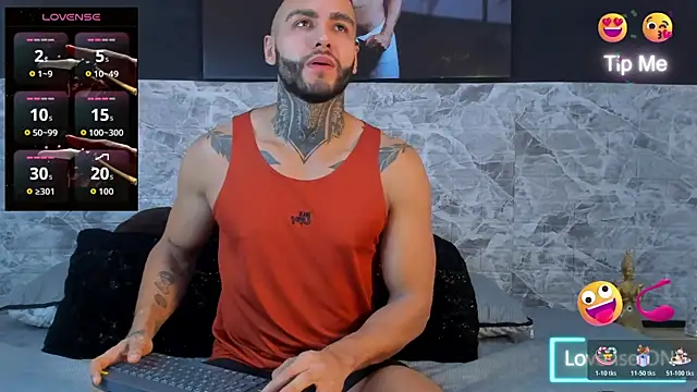 Snapshot of Danny_Willson chatting on 10.31.25 Danny Willson online show from 10.31.25