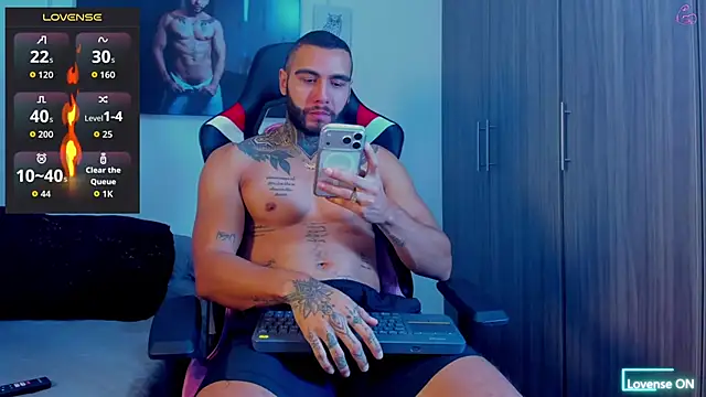 Snapshot of Danny_Willson chatting on 03.18.26 Danny Willson online show from 03.18.26