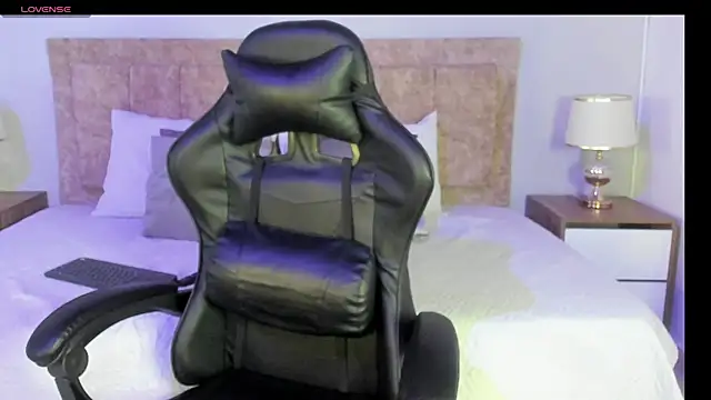 lili milf4 online show from 10.16.25