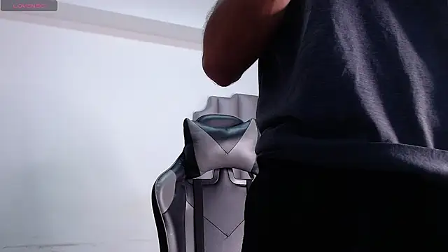 Snapshot of Rurik_Jones chatting on 10.24.25 Rurik Jones online show from 10.24.25