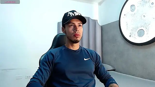 Snapshot of Rurik_Jones chatting on 10.29.25 Rurik Jones online show from 10.29.25